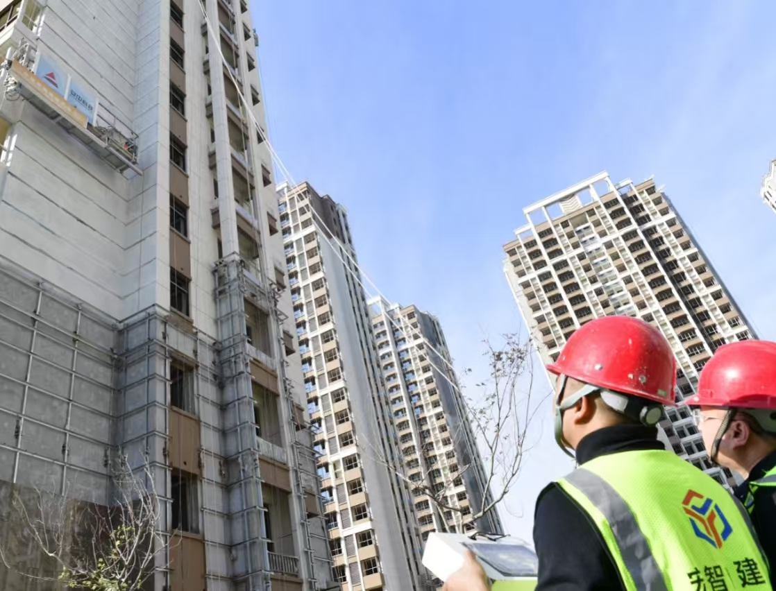 我司外墙智能喷涂机器人大面积施工应用